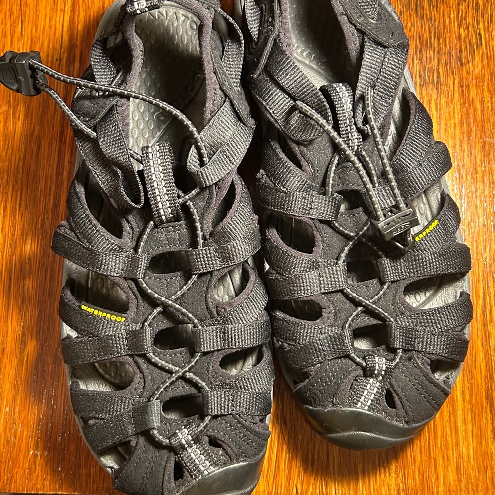 NWOT Keen Womens Whisper Closed Toe Sport Black/Grey Sandal. Size6.5 - Picture 6 of 11